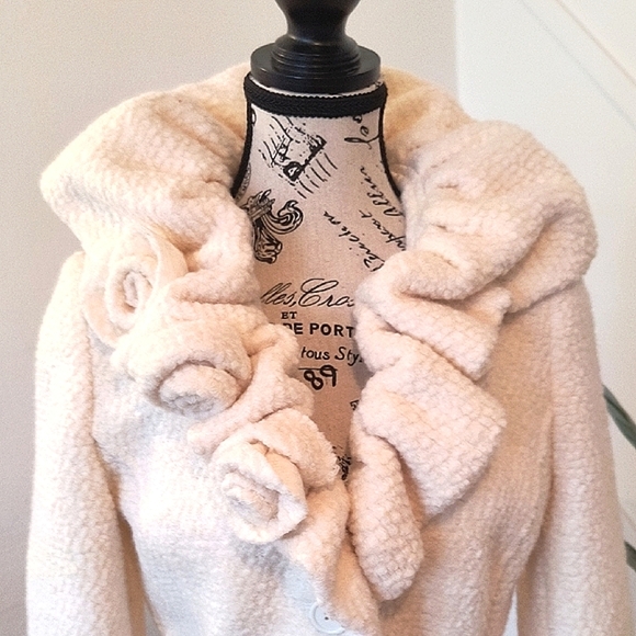 Lady Dutch High Society Elegant Cream Women's Trench Wool Coat. Medium. - Picture 5 of 8